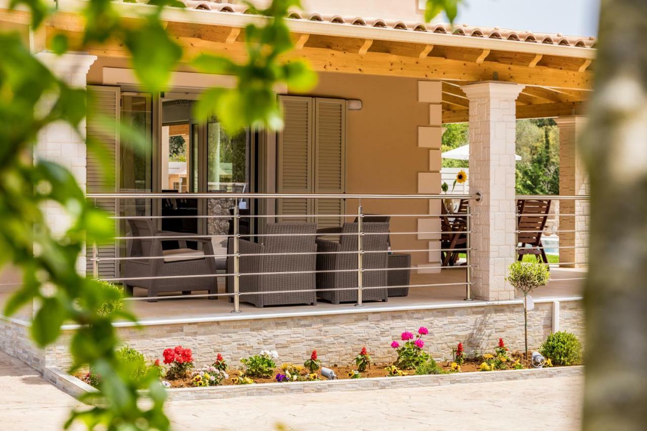 Villa Johnnie Poulades Exterior photo